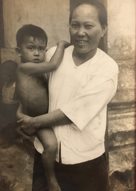 ภาพผู้ใหญ่กับเด็ก