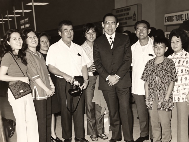 ภาพหมู่ในอาคารผู้โดยสาร